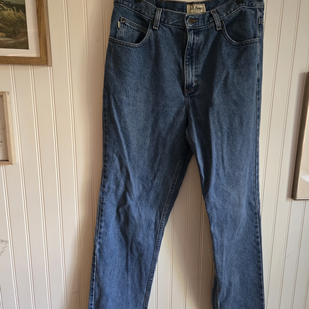 L.L Bean Men's Classic Fit 100% Cotton Blue Jeans - Picture 2 of 9